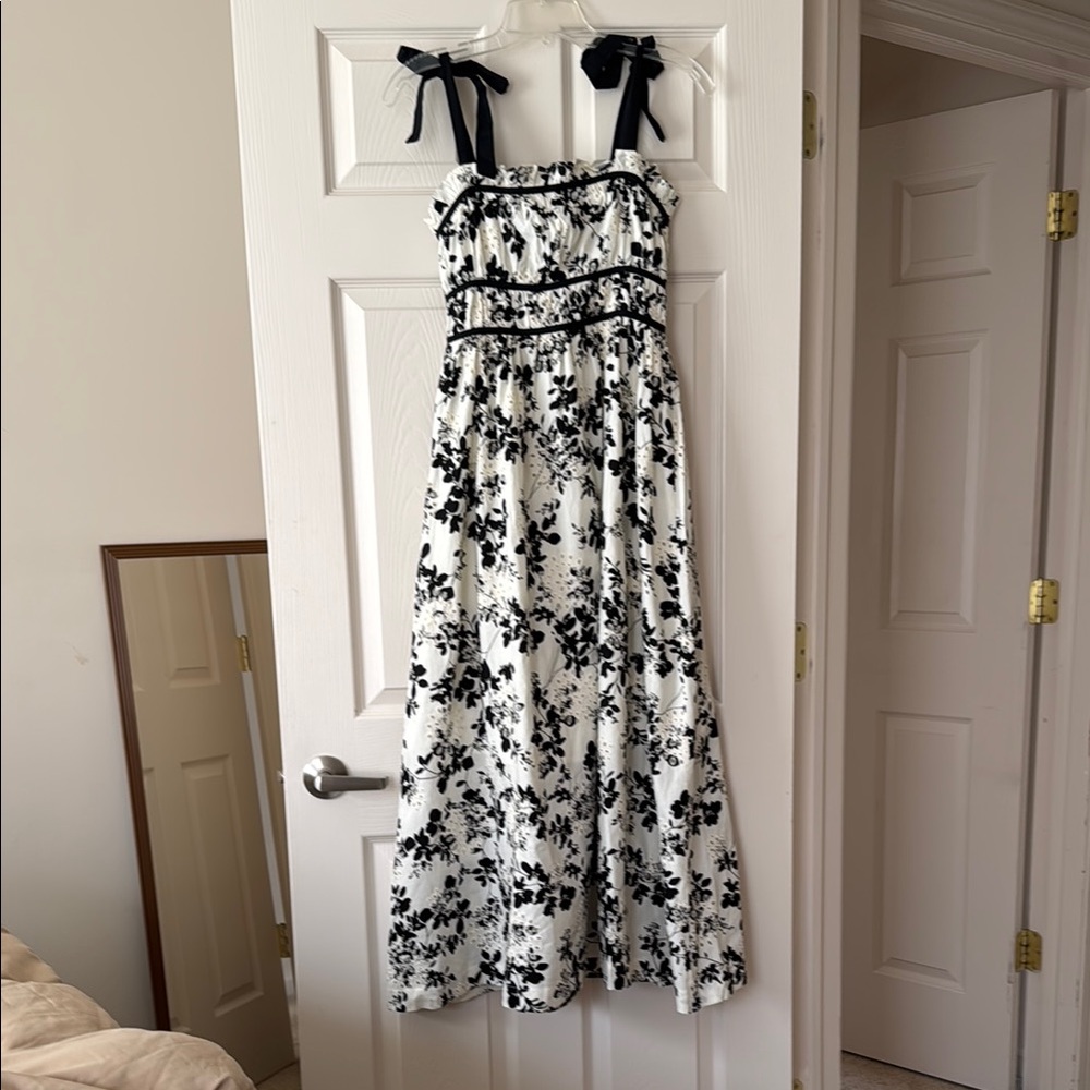 Elegant Black and White Floral Maxi Dress